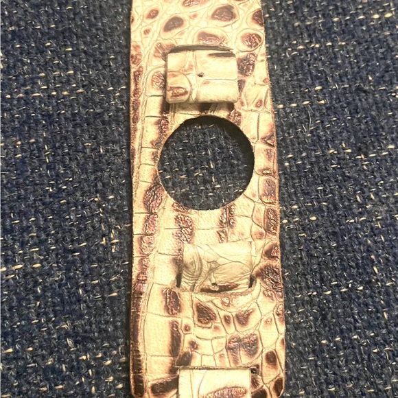 Handmade genuine leather Apple Watch band. - Picture 5 of 7